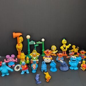 Vintage Sesame Street lot of 26 Big Bird Cookie Monster Bert Ernie 2-2026B